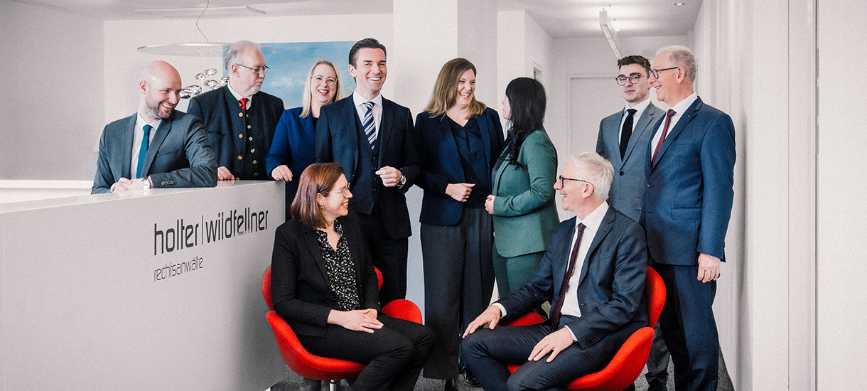 rechtsanwalt-holterwildfellner-partner-lachend
